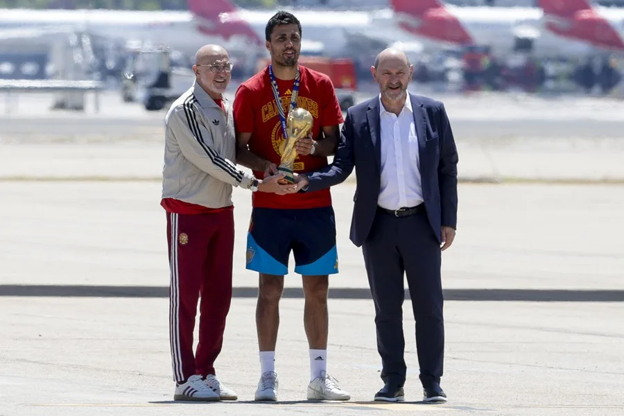 La selección española llega a Madrid con la Copa para vivir una fiesta inolvidable