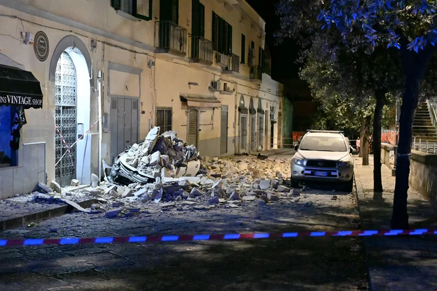 Un terremoto de 4,7 grados causa numerosos daños y al menos 8 heridos leves en Nápoles