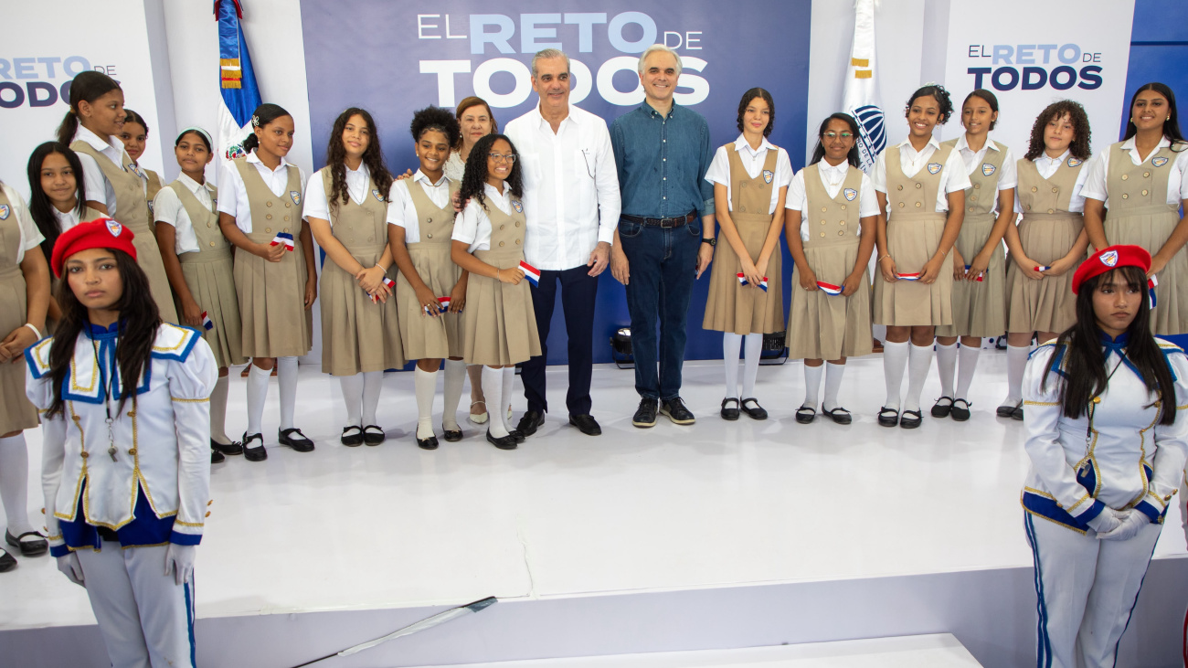 Presidente Luis Abinader inaugura el techado del Politécnico Femenino Mercedes Morel que beneficiará a más de 600 estudiantes en La Vega