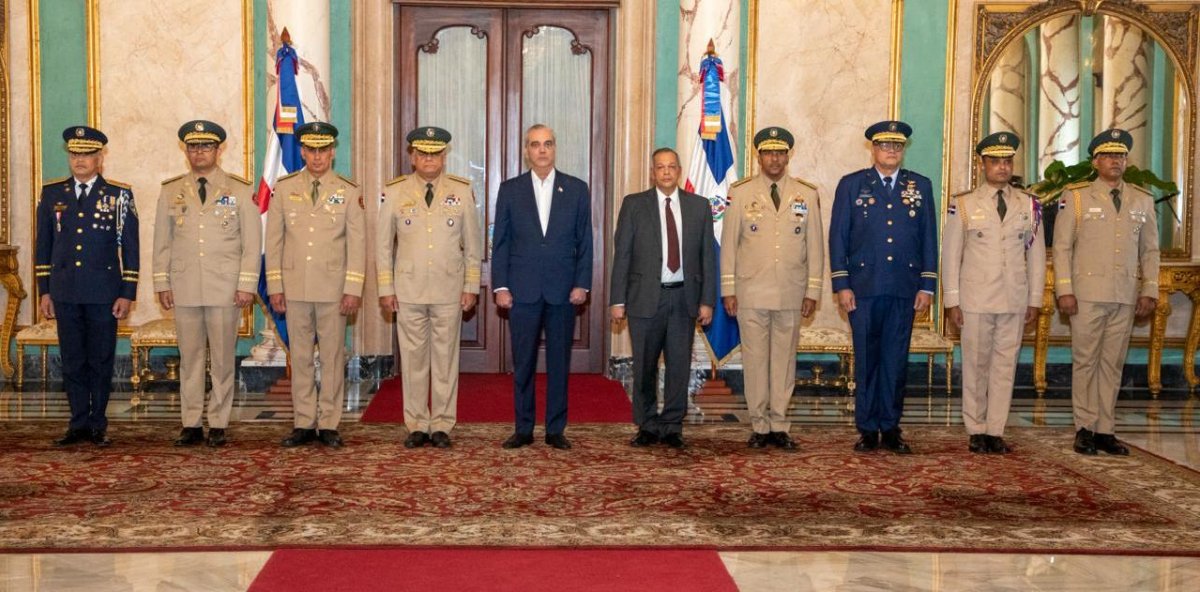 Luis Abinader juramenta a nuevos comandantes del Ejército, FARD y Policía Nacional