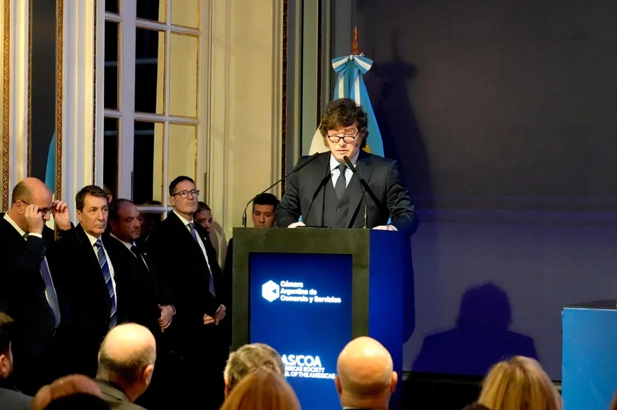 El presidente Javier Milei culpa a las feministas y al aborto de la baja natalidad en Argentina