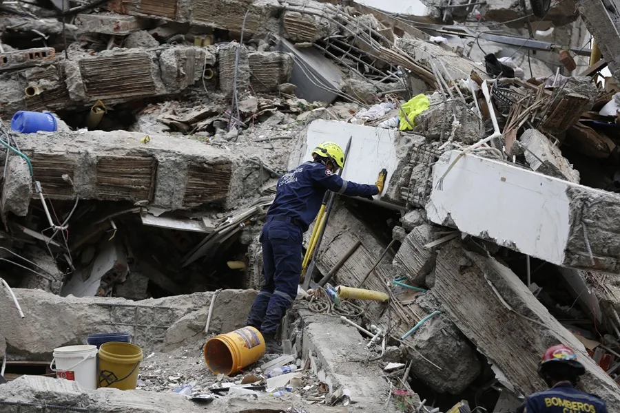 Colombia vive la crucial fase de la ‘ventana de vida’ para rescatar personas tras el terremoto