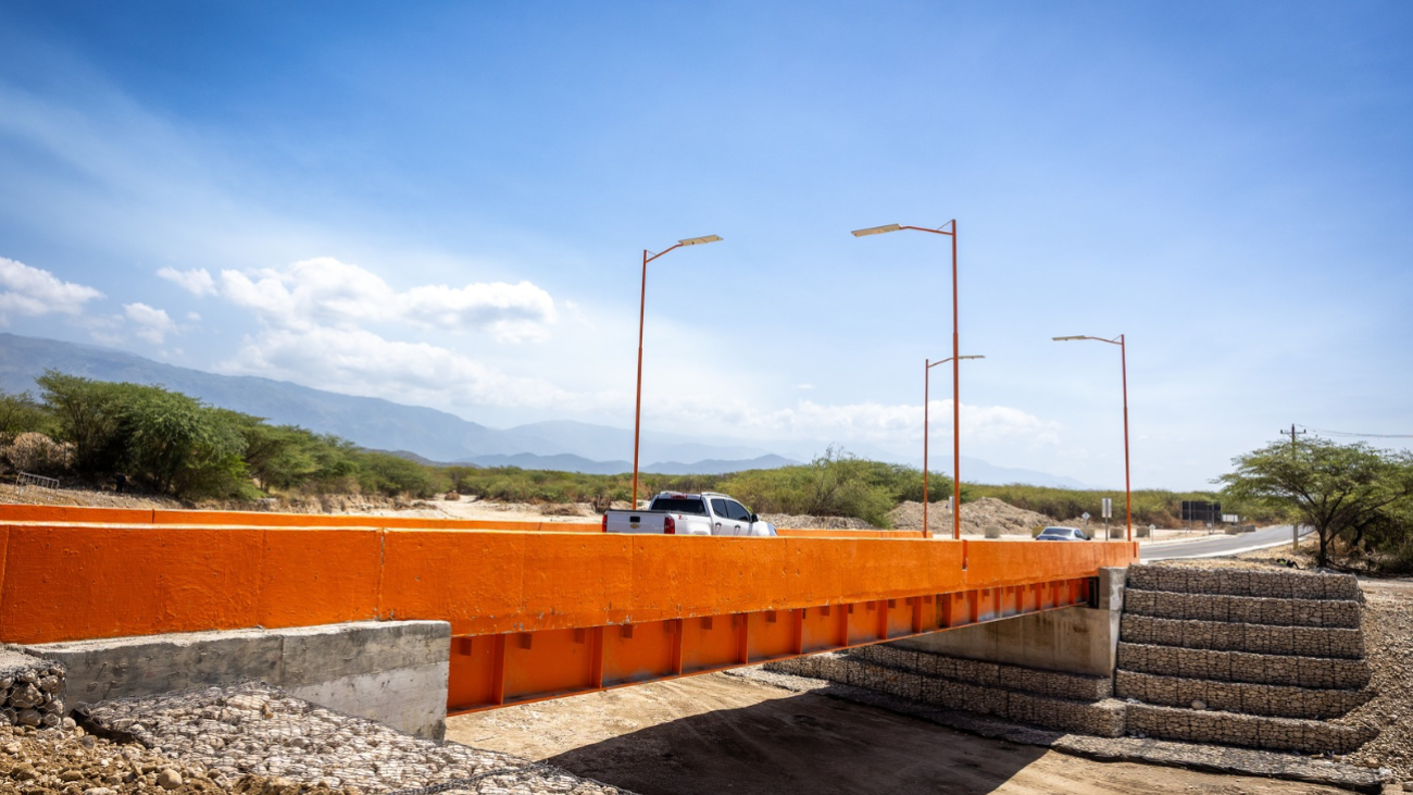 Presidente Luis Abinader inaugura puente sobre río Penitente, en Boca de Cachón, uniendo comunidades históricamente aisladas