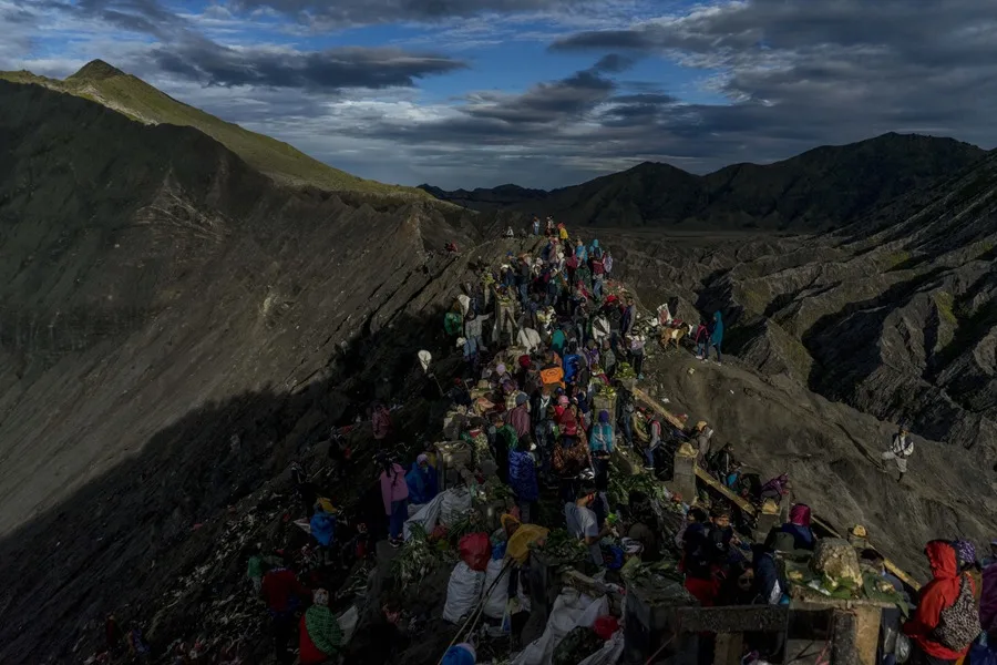 Indonesia cierra al turismo el Monte Bromo debido a los incendios forestales en la zona