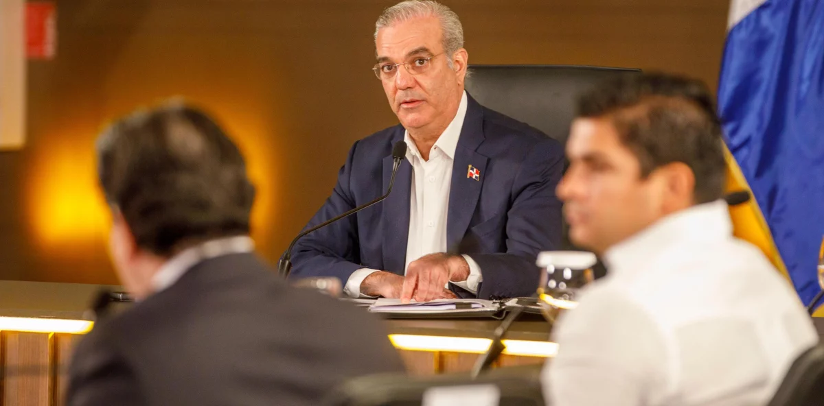 Luis Abinader expone nuevos polos de desarrollo regional desde Santiago
