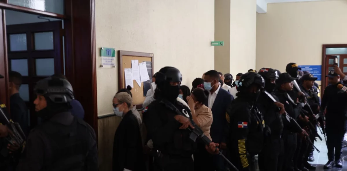 SeNaSa 2.0: imputados llegan al tribunal para conocerles coerción