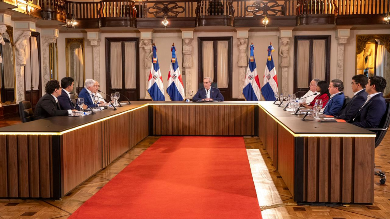 Ministerio de Vivienda consolida su rol transversal con más de 20,000 viviendas y cifras récord en permisos de construcción