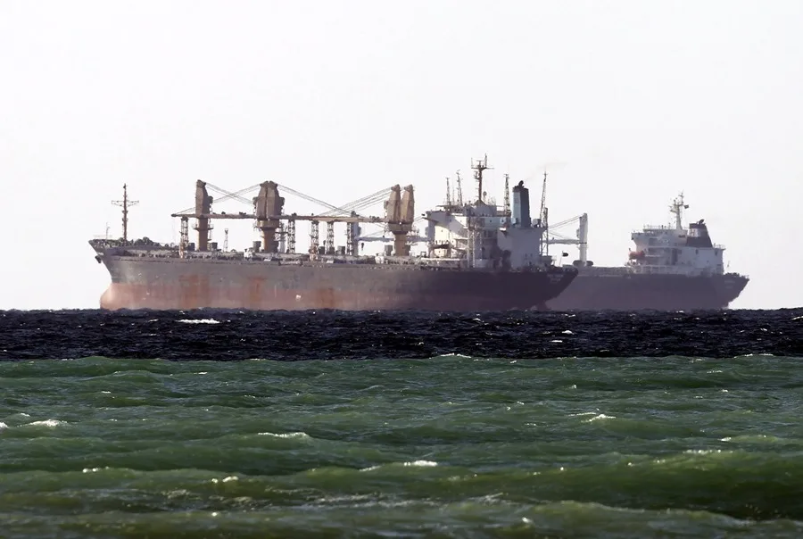 EEUU logró sacar del estrecho de Ormuz millones de barriles de crudo durante los bombardeos, según la CNN